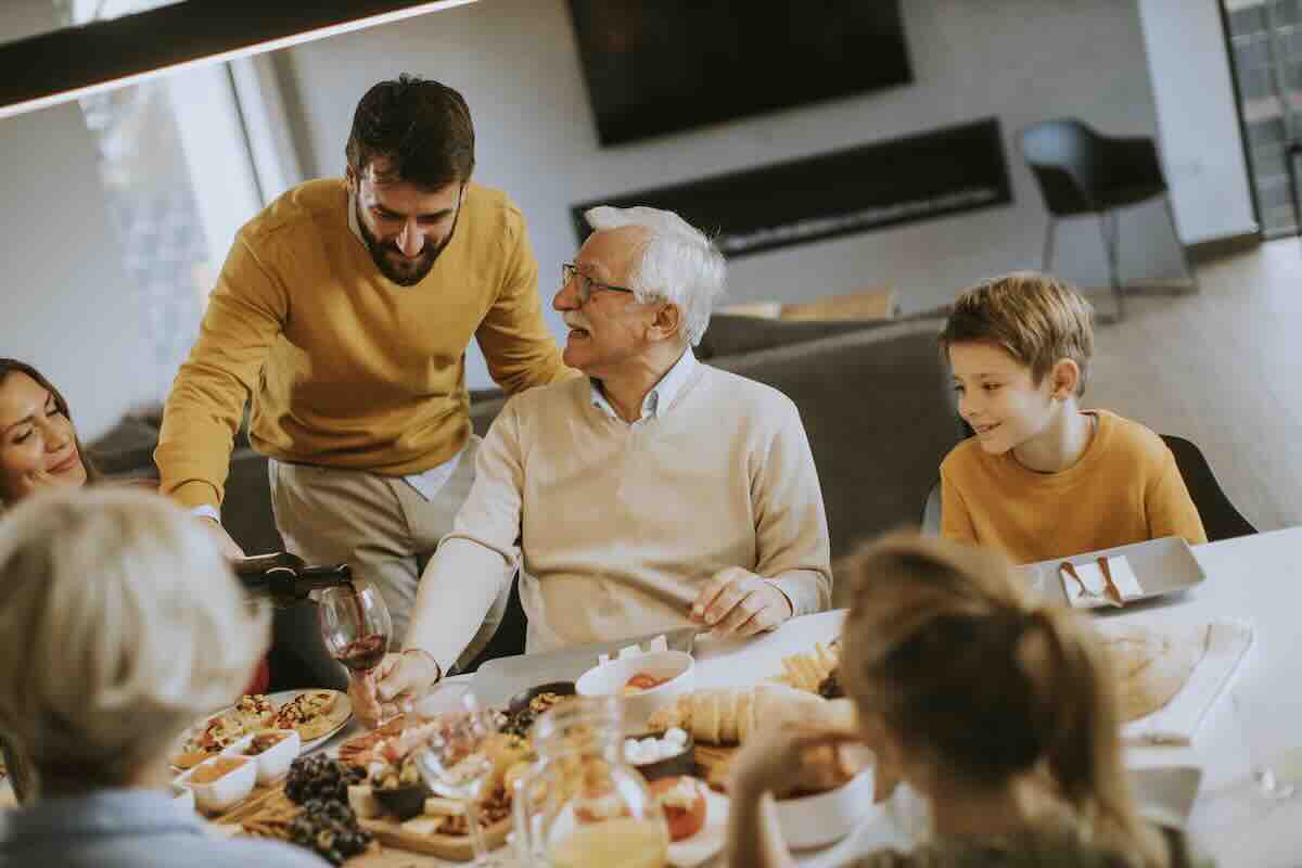 Referenze assistente domiciliare: perché sono fondamentali per trovare lavoro e garantire serenità alle famiglie